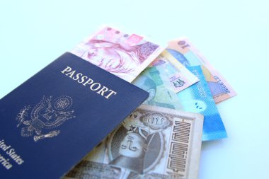 Bize pasaport ve çokuluslu para birimleri