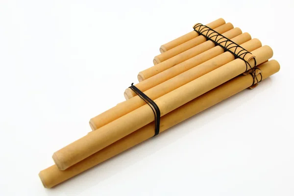 Panela flauta close-up isolado sobre branco — Fotografia de Stock