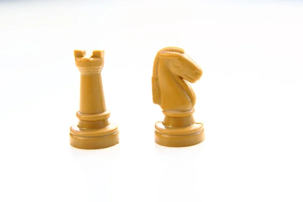 Caballero de ajedrez y torre aislados en blanco —  Fotos de Stock