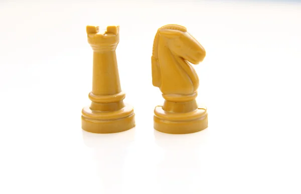 Caballero de ajedrez y torre aislados en blanco —  Fotos de Stock