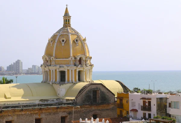Kupolen i San Pedro kyrkan center i Cartagenas — Stockfoto