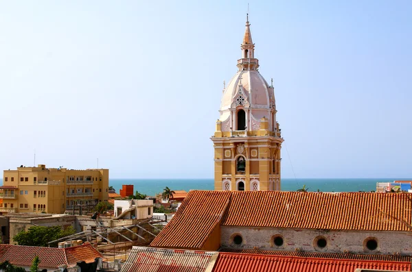 Catedral en la ciudad colonial española de Cartagena, Colombia — Foto de Stock