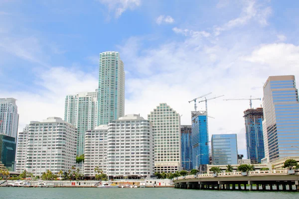 Miami skyline. Brickell key bridge. — Stockfoto