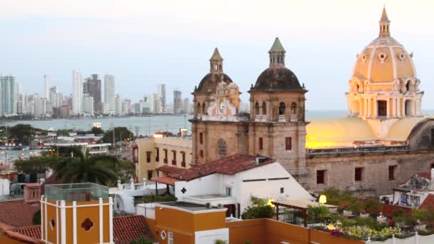 Cartageně, Kolumbie s Karibským mořem viditelné na obou stranách — Stock video