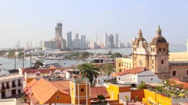 cartagena, Kolombiya da Karayip Denizi arka planda görünür tarihi merkezi görünümü