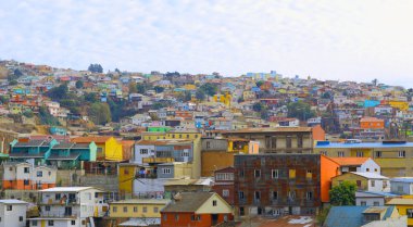Hill top view of valparaiso chile skyline.