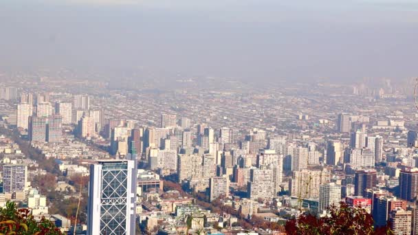 Vista aérea sobre arranha-céus do Distrito Financeiro de Santiago, capital do Chile sob nevoeiro matutino — Vídeo de Stock