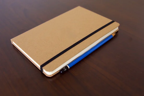 Light brown notepad book and pencil — Stock Photo, Image