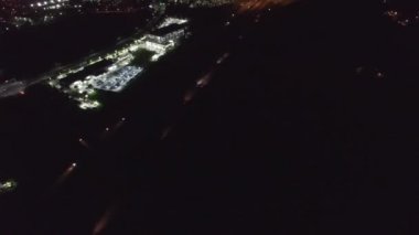 Hava gece ışıklı trafik akışı