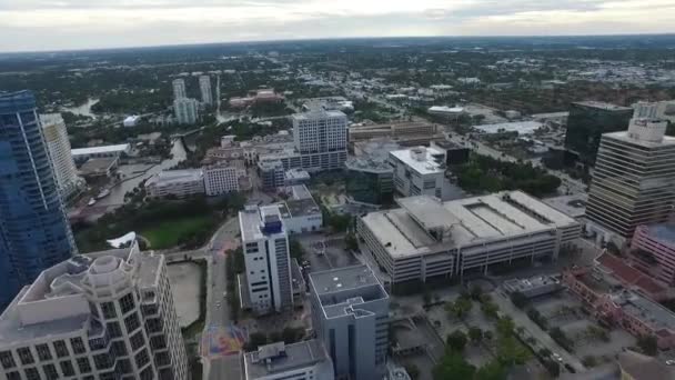 Vue aérienne de Fort Lauderdale, Floride. immeubles de bureaux et rues — Video