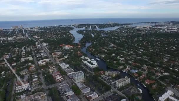 Widok z Fort Lauderdale na Florydzie. domów i kanałów — Wideo stockowe