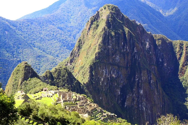 Machu Picchu, Peru Wayna Picchu ile görünümünü — Stok fotoğraf