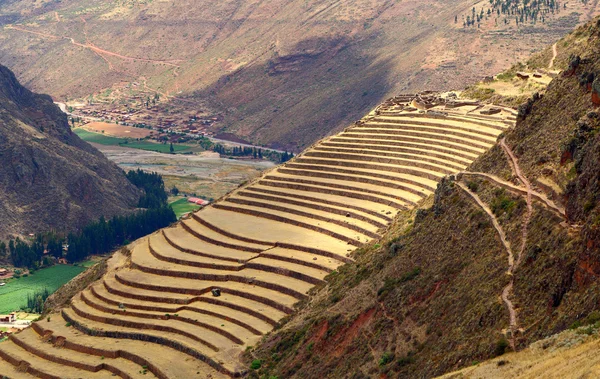 Small town of Ollantaytambo, Peru in the Sacred Valley — Stock Photo, Image