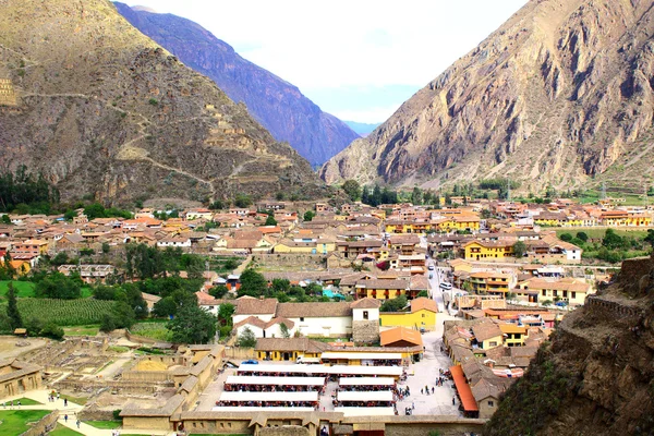 Piccola città di Ollantaytambo, Perù nella Valle Sacra — Foto Stock