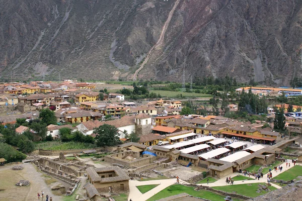 Kis város, a Szent völgy Ollantaytambo, Peru — Stock Fotó