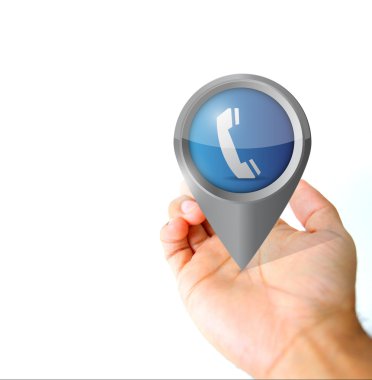 Bir iletişim PIN işaretçi simgesi tutan el 