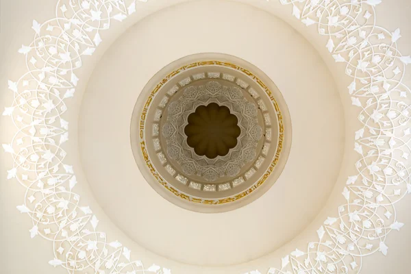 Detalle de la arquitectura en la mezquita Sheikh Zayed en Abu Dhabi —  Fotos de Stock