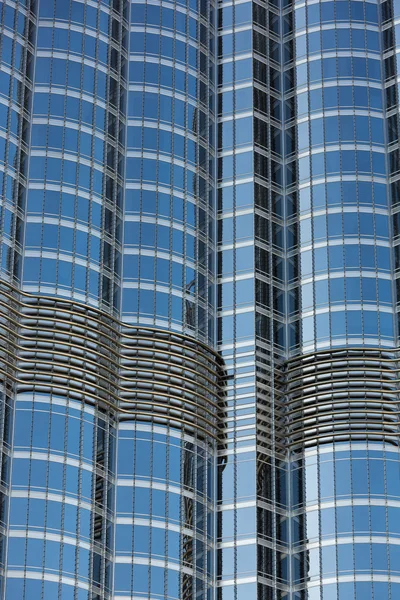 Fasáda na mrakodrap Burdž Chalífa v Dubaji, svět je nejvyšší budova — Stock fotografie