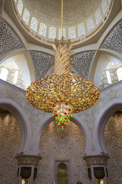 Inside the Sheikh Zayed Mosque in Abu Dhabi — Stock Photo, Image