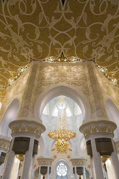 Dentro la Moschea Sheikh Zayed ad Abu Dhabi — Foto Stock