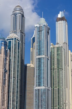 Dubai Marina bölgesinde modern mimari