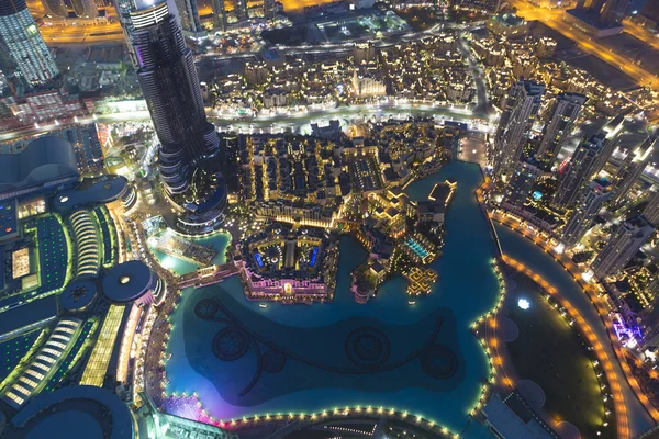 Noční město Dubaje s moderní skycrapers, Spojené arabské emiráty — Stock fotografie