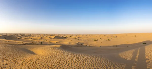 Deserto de dunas de areia perto de Dubai nos Emirados Árabes Unidos — Fotografia de Stock