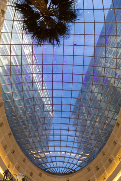 Interior de un centro comercial en Dubai — Foto de Stock