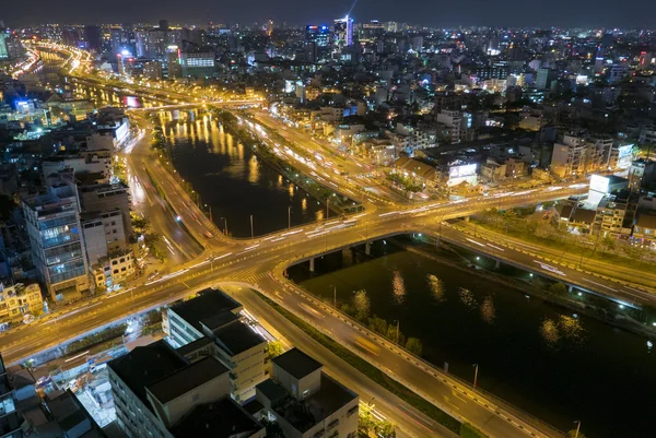 到晚上，越南胡志明市的天际线 — 图库照片