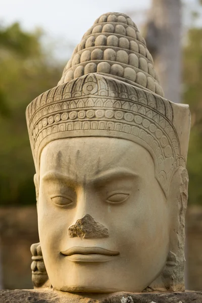 Figura perto do Templo de Bayon, Património da UNESCO, Camboja — Fotografia de Stock