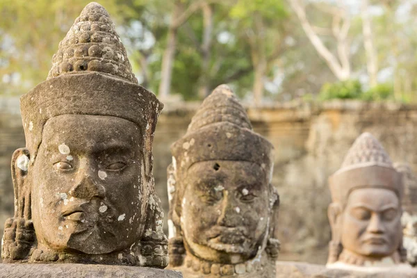 Cifras cerca del Templo de Bayon, Patrimonio de la UNESCO, Camboya — Foto de Stock