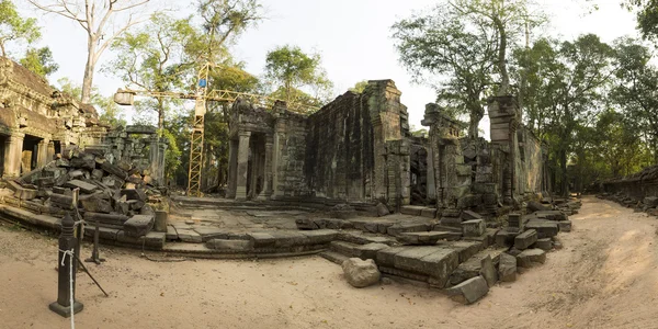 Restaurierungsarbeiten am ta prohm Tempel in Angkor. Kambodscha — Stockfoto