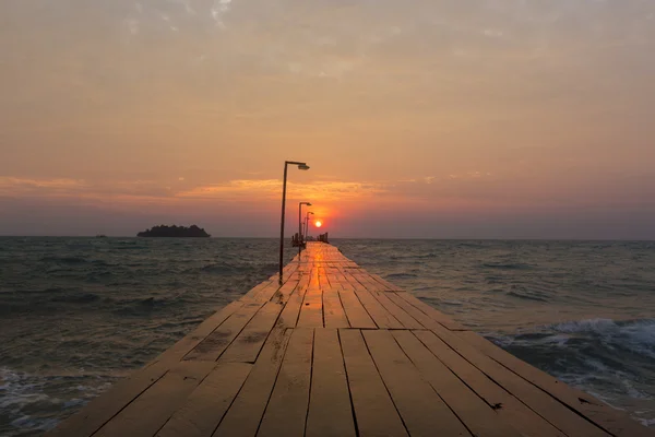 Pier and sunrise in Koh Rong Island, near Sihanoukvile, Cambodia — Stock Photo, Image