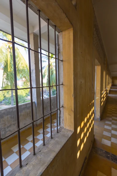 Interior of cell, Tuol Sleng Museum or S21 Prison, Phnom Penh, C — Stock Photo, Image