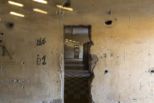 Wnętrze komórki, Muzeum Tuol Sleng lub S21 więzienia, Phnom Penh, C — Zdjęcie stockowe