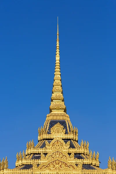Telhado do Palácio Real em Phnom Penh. Arquitetura Khmer, Camb — Fotografia de Stock