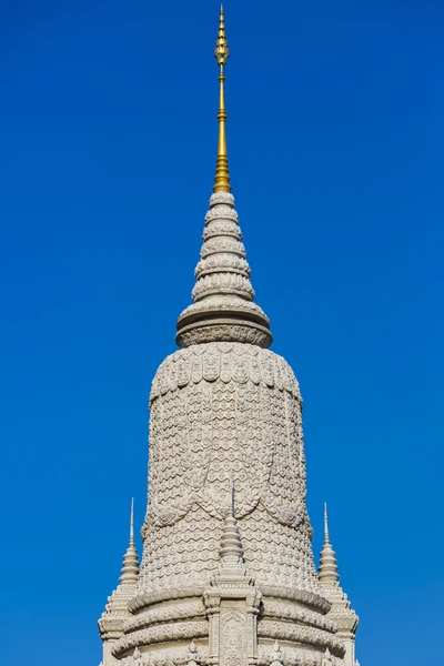 Kraliyet Sarayı, Phnom Penh tapınakta çatısı. Khmer architectu — Stok fotoğraf