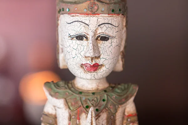 Estatua de Buda antigua con fondo bokeh, Tailandia — Foto de Stock