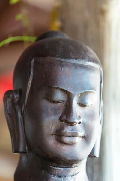 Estatua de Buda con fondo bokeh de color, Tailandia — Foto de Stock