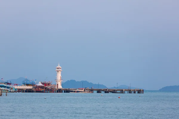 Il porto di Bang Bao e il faro. Isola di Koh Chang. Tailandia — Foto Stock