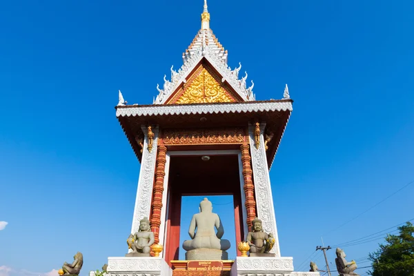 Arkadan görünüş: Trat, Thailand Tayland Budist tapınağı — Stok fotoğraf