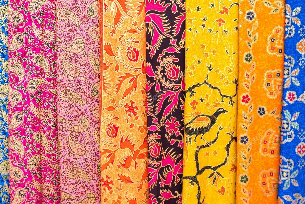 Deuk uitvinding dempen Amazing colorful Balinese sarongs for sale in Ubud, Bali, Indone Stock  Photo by ©piccaya 110065452