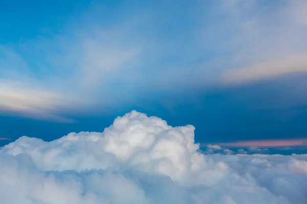 Over the  clouds with sun rays and dramatic sky — Stock Photo, Image