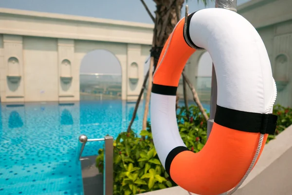 Life buoy and Pool on top of building with Saigon aerial view, V — Stock Photo, Image