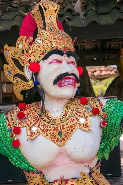 Primer plano de la escultura Nyepi tradicional coloreada en Bali. Indones —  Fotos de Stock