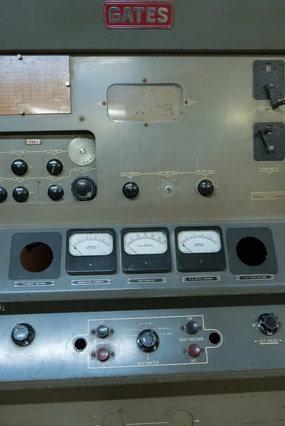 Transmissor de rádio de guerra antiga em bunker, Saigon Independance Pal — Fotografia de Stock