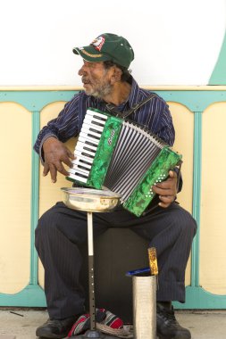 Salento, Colom sokağında müzik çalan Kolombiyalı müzisyen