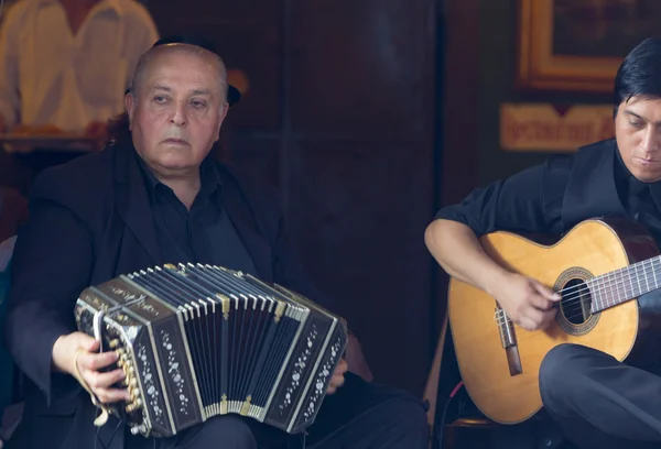 Argentinska musiker som spelar musik i La Bocca i Buenos Aires, — Stockfoto