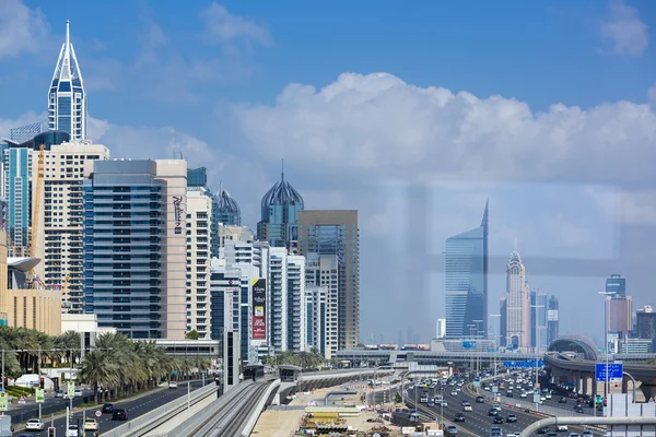 Metropolitana di Dubai in una giornata estiva a Dubai — Foto Stock