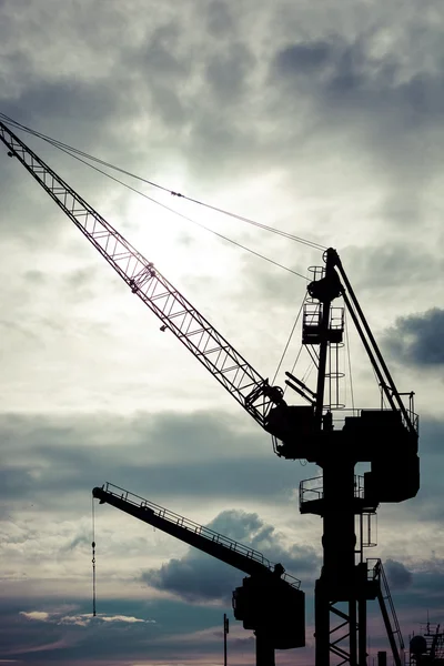 Industriële kranen in de scheepswerven van gdansk — Stockfoto